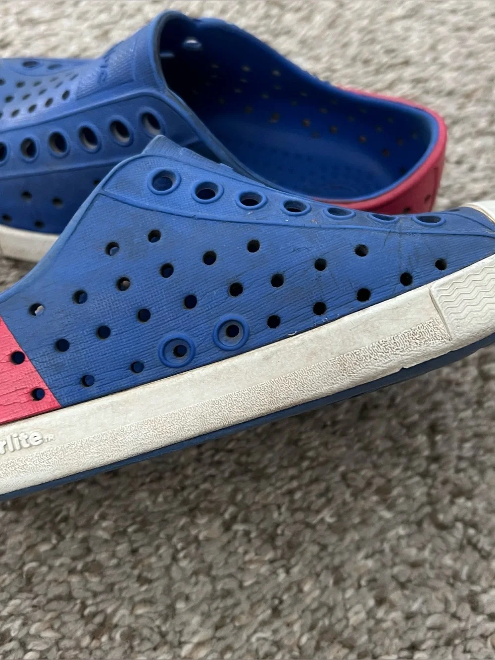 Native Jefferson Kids Slip-On Shoes in Royal Blue with Red Yellow Heel Size 9